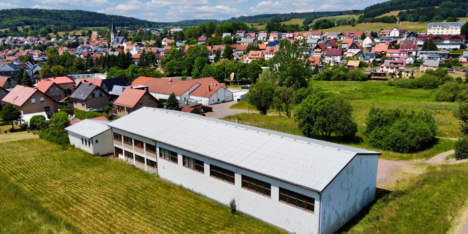 Blick auf die Sporthalle Brotterode aus der Vogelperspektive