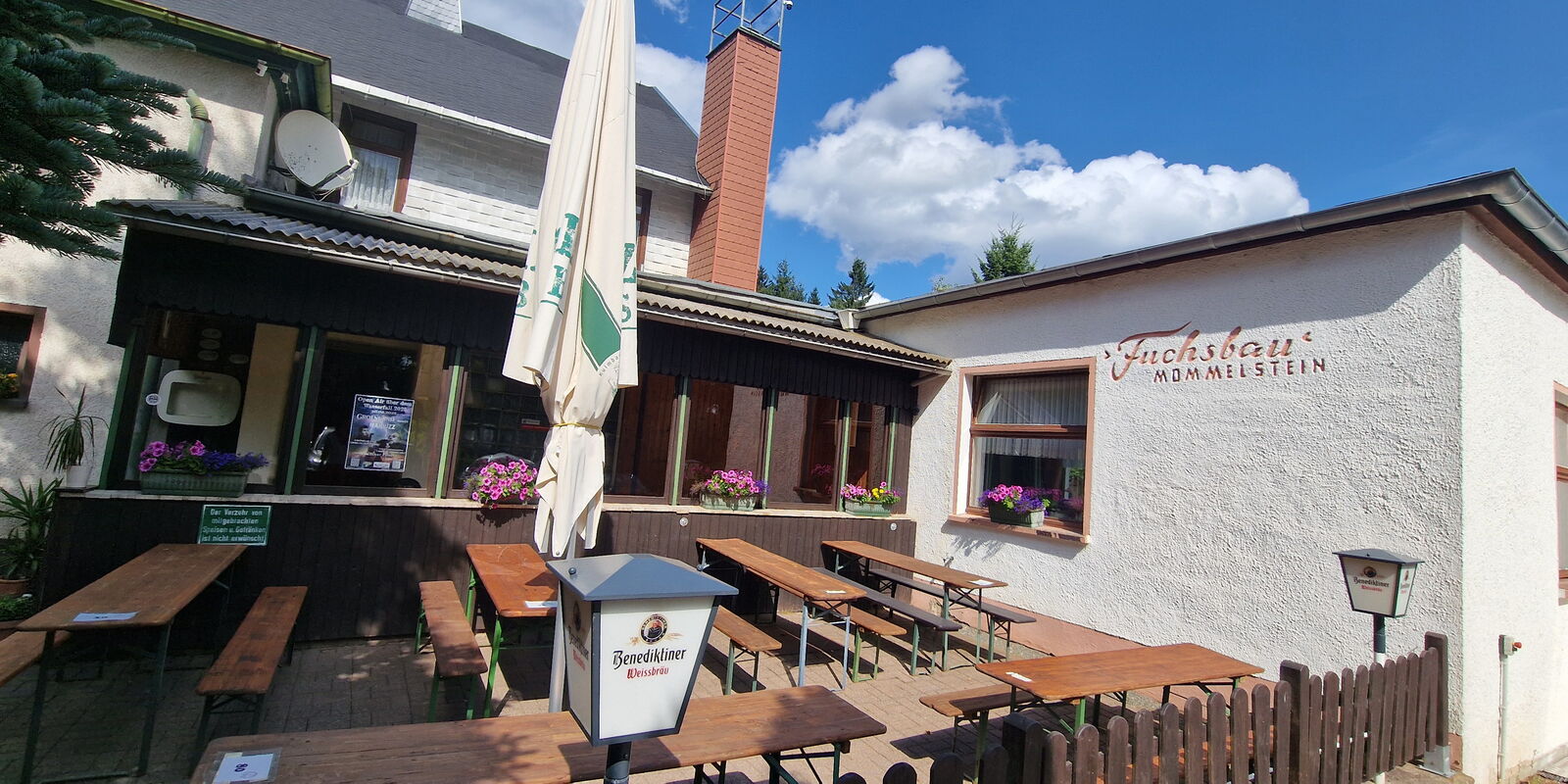 Eingangsbereich mit Biergarten